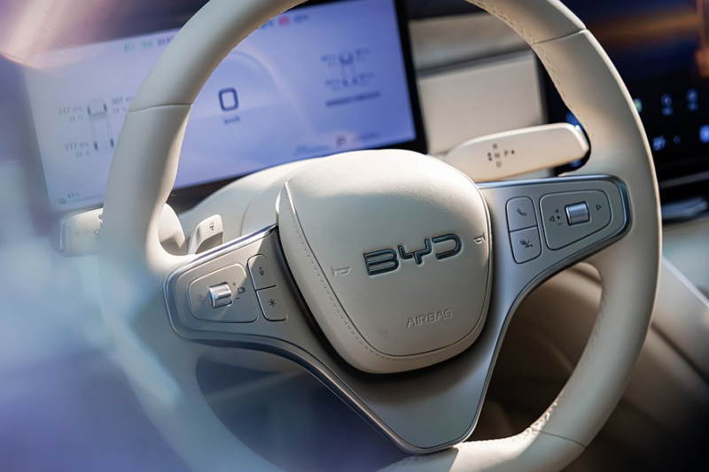 Большой седан BYD Seal 08: свежие изображения и дата запуска