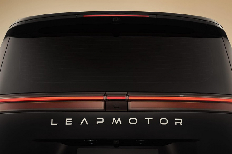 Минивэн Leapmotor D99 выходит на рынок: полный привод уже в базе и лавочка для рыбалки