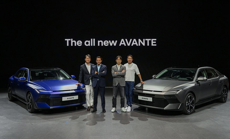 Седан Hyundai Elantra кардинально сменил имидж в новом поколении