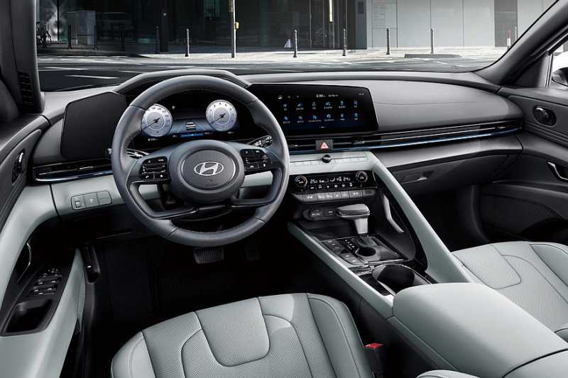 Седан Hyundai Elantra кардинально сменил имидж в новом поколении