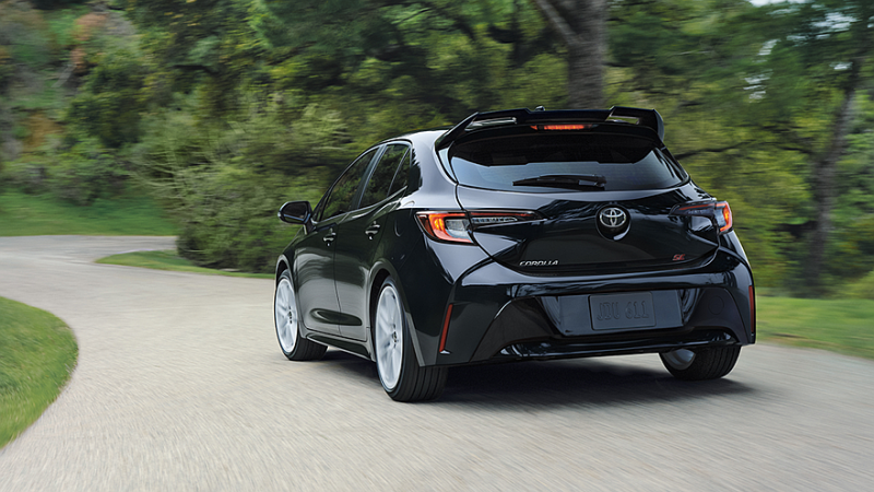 Toyota освежила Prius и хэтчбек Corolla: скромные обновки и подорожание