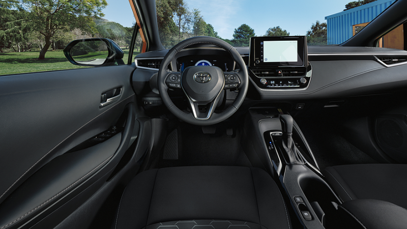 Toyota освежила Prius и хэтчбек Corolla: скромные обновки и подорожание
